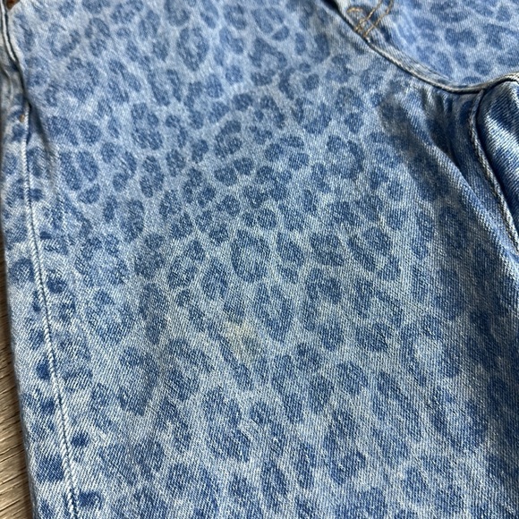 Levi’s High Rise Animal Print Wedgie Straight Fit Cropped Jeans Blue Sz 25 - Picture 16 of 16